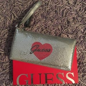 Guess clutch in silver, fashionable
